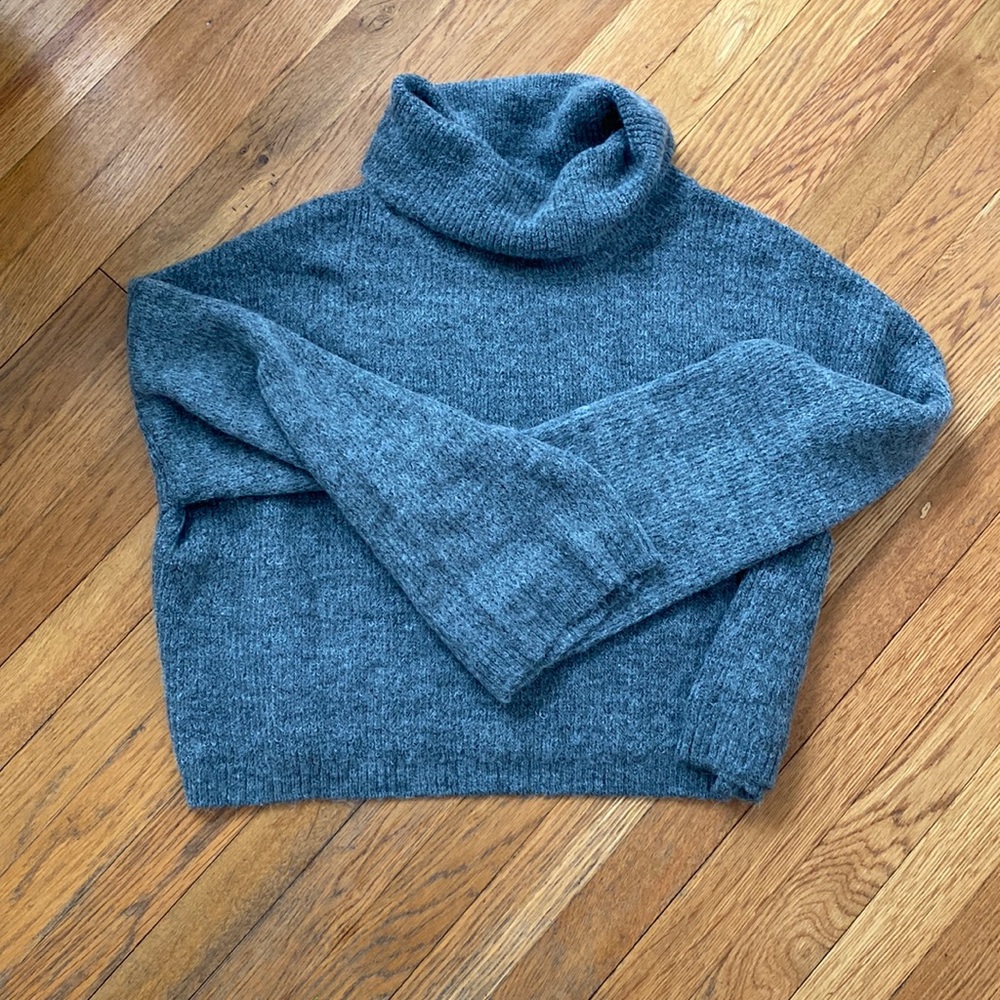 Cropped turtle neck sweater with small bell sleeves